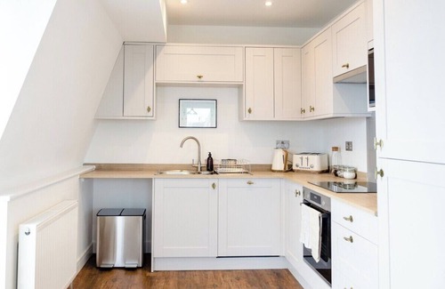 Margate Condo | Relaxing Retreat with Terrace & Sea Views - Sleeps 4