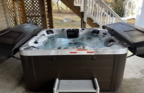 Livingston House | Relaxing Retreat, Hot Tub - Public Side