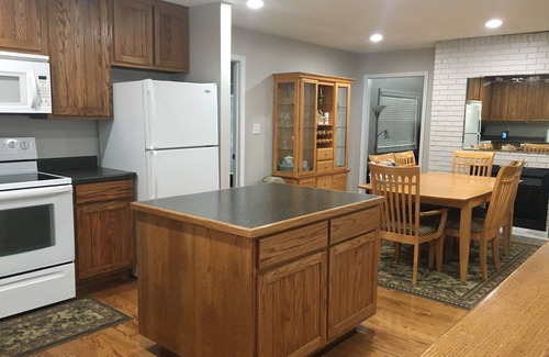 Jones Mills House | Relaxing Retreat on Lake Catherine in Hot Springs! Private Dock! Golf!