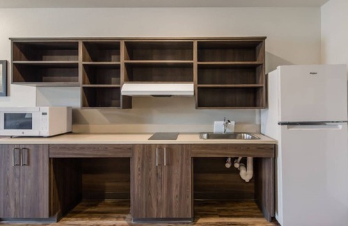 Dupont House | Relaxing Retreat: Unit with Full Kitchen, Dedicated Work Area | Free Parking