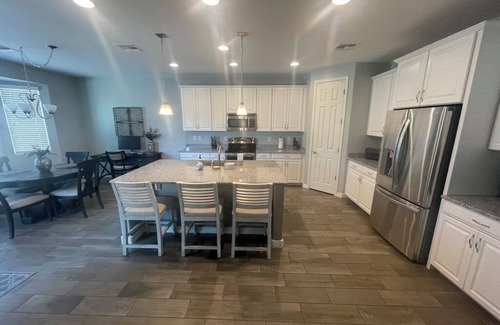 Waddell House | Relaxing Retreat w/Heated Pool, near Golf, Hiking, Sports Stadiums and more…