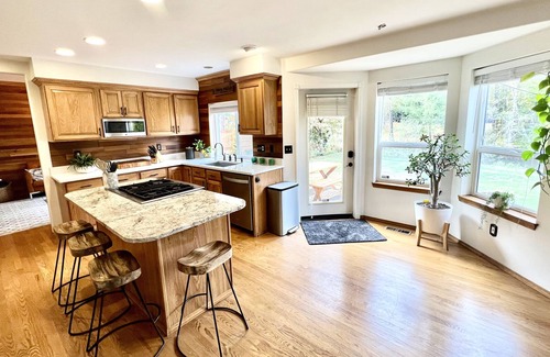 Riverbend House | Relaxing River Retreat