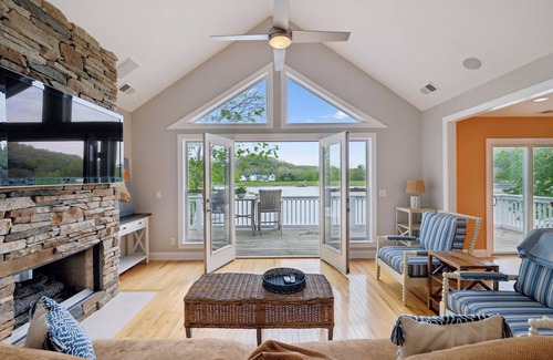 Bellevue House | Relaxing Riverfront Family Escape w/Private Dock