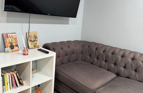 Queens Apartment | Relaxing room near JFK