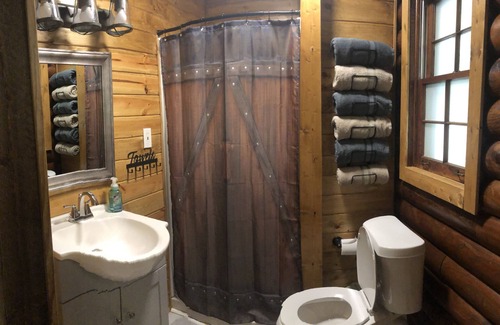 Cropwell Cabin | Relaxing Rustic Cabin located near Logan Martin Lake
