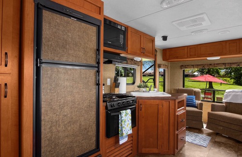 La Crosse House | Relaxing RV overlooking Gill's Cove Marina!