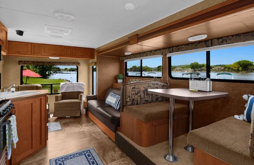 La Crosse House | Relaxing RV overlooking Gill's Cove Marina!