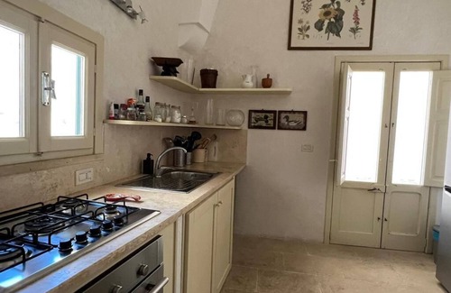 Spongano House | Relaxing space with hidden private garden and pool in the core of Salento