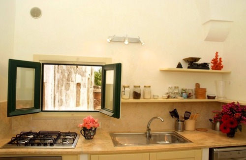 Spongano House | Relaxing space with hidden private garden and pool in the core of Salento