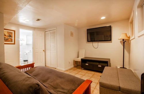 Petworth House | Relaxing, Spacious, Private, Walkable in Petworth!