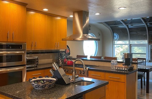 Stockton House | Relaxing, spacious, secluded house on the Calaveras River with private dock!