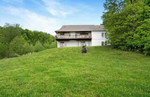 Eddyville House | Relaxing & spacious waterfront home on Barkley Lake with 5 Bedrooms and 4 Baths