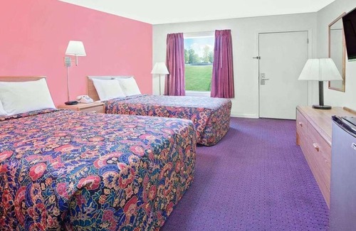 Muskogee Hotel | Relaxing Stay in Knights Inn Muskogee! Pet-friendly Property, Free Parking
