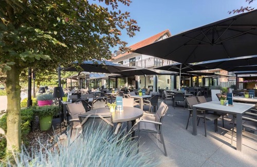Leende Hotel | Relaxing Stay Near Eindhoven with Easy Access & On-Site Dining! Pool