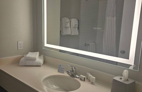 West Kissimmee Hotel | Relaxing Stay Near Orlando Attractions with Free Breakfast & Pool Access