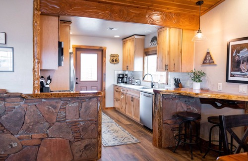 Williams House | Relaxing Stoney Cottage- Air Conditioning and Gas Fire Pit.