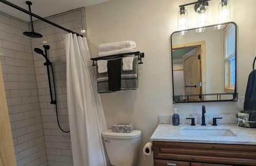 Colonial Heights House | Relaxing Studio Walking Distance from Warriors Path State Park