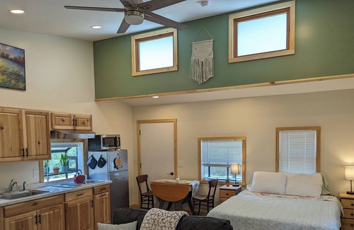 Colonial Heights House | Relaxing Studio Walking Distance from Warriors Path State Park