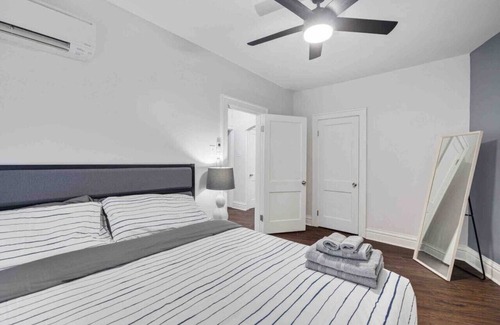 St. Louis Apartment | Relaxing & Sunny Apt. Great 4 long stays!