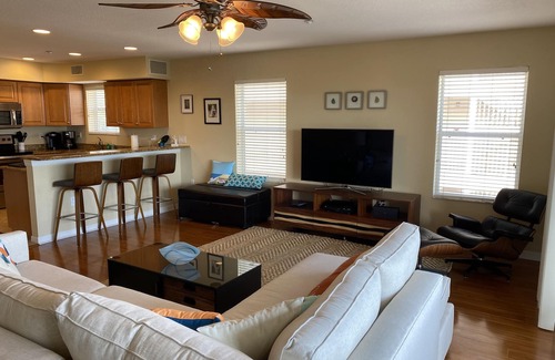 Indian Rocks Beach Condo | Relaxing Top Floor/Corner Beachside Condo w/Pool & Spa - Perfect Vacation Spot