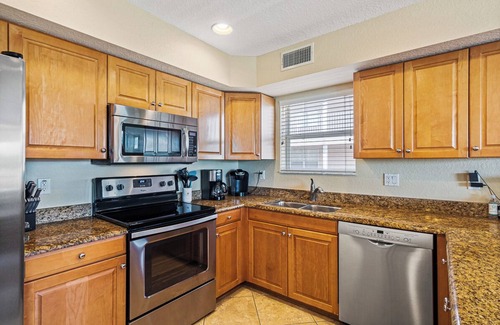 Indian Rocks Beach Condo | Relaxing Top Floor/Corner Beachside Condo w/Pool & Spa - Perfect Vacation Spot