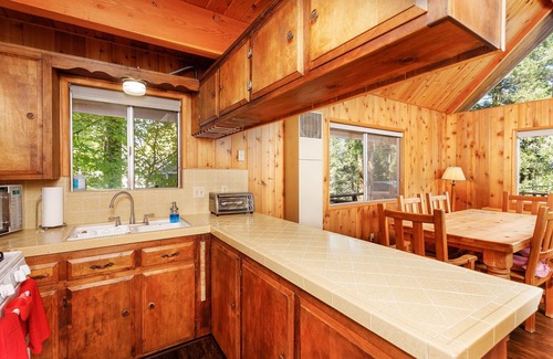 Lake Arrowhead Cabin | Relaxing Cozy Cabin- Lake Arrowhead