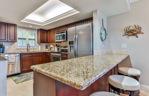 Sanibel Condo | Relaxing Vacay On The Beach ~ Top Floor With Elevator~ Newly Remodeled!
