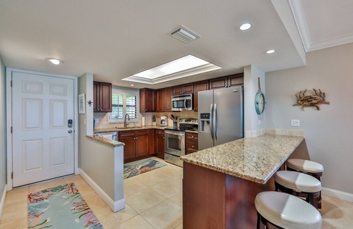 Sanibel Condo | Relaxing Vacay On The Beach ~ Top Floor With Elevator~ Newly Remodeled!