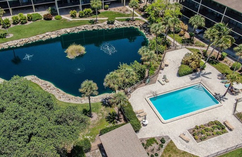 Sanibel Condo | Relaxing Vacay On The Beach ~ Top Floor With Elevator~ Newly Remodeled!