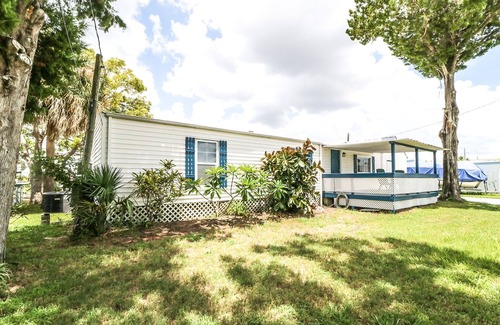 Signal Cove House | RELAXING WATERFRONT CANAL HOME. PET FRIENDLY!