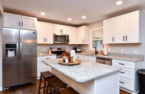 Greenville - Spartanburg House | Relaxing White House, Cozy Back Porch, 15 minutes to Downtown