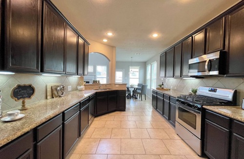 Spring House | Relocation-Ready 5BRVilla-Near TheWoodlands-Dog OK