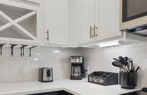 Fourth Ward Condo | Reluxme | 2BR Condo in Center City w/Spa Access
