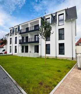 Elgersweier Apartment | REMA Homes - 180x200 Bett Küche Bad 50' TV Tiefgarage
