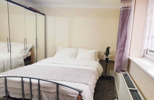 Slough Apartment | Remarkable 1-Bed Flat in Slough, Near Farnham Road