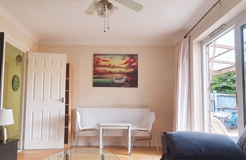Slough Apartment | Remarkable 1-Bed Flat in Slough, Near Farnham Road