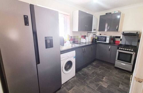 Slough Apartment | Remarkable 1-bed Flat in Slough, Near Farnham Road