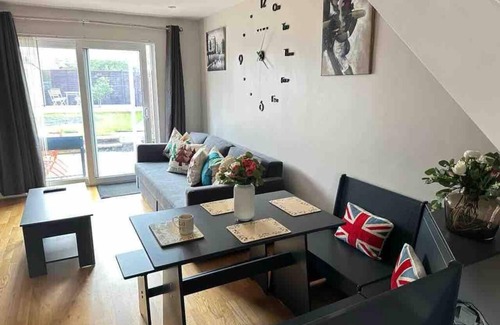 Northolt House | Remarkable 2-Bed House in Northolt
