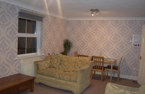Brondesbury Park Apartment | Remarkable 2-Bedroom Apartment with an EnSite