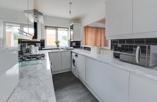 Middleton House | Remarkable 3-bed House in Middleton Manchester
