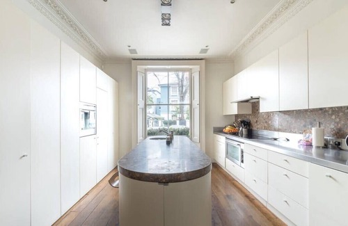 Westbourne House | Remarkable 5 Bedroom with Garden near Nottinghill