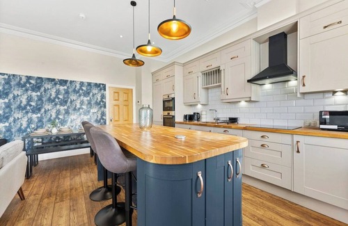 Worthing Apartment | Remarkable Penthouse - Sea Views
