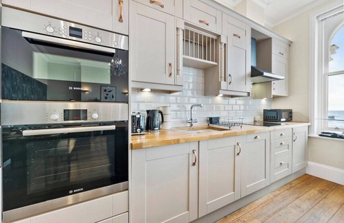 Worthing Apartment | Remarkable Penthouse - Sea Views