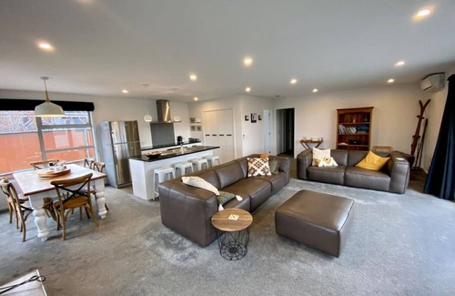 Twizel House | Remarkable Rhoboro Retreat