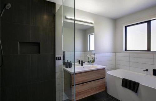 Kawarau Falls Villa | Remarkable stay in Queenstown !