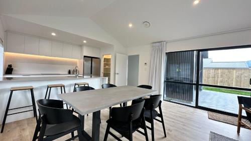 Kawarau Falls House | Remarkable Stay with Mountain View’s