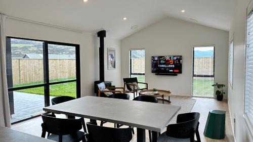 Kawarau Falls House | Remarkable Stay with Mountain View’s