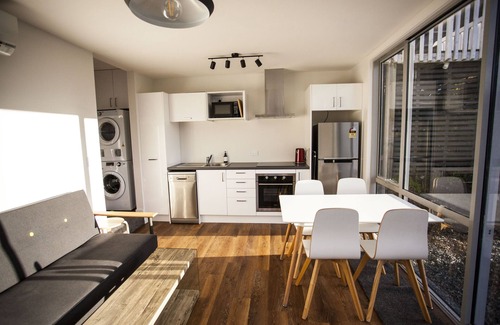 Frankton Apartment | Remarkable View Apartment