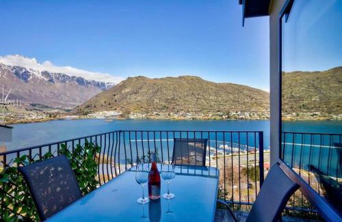 Frankton Apartment | Remarkable Views 3 bedroom - lake & mountain views