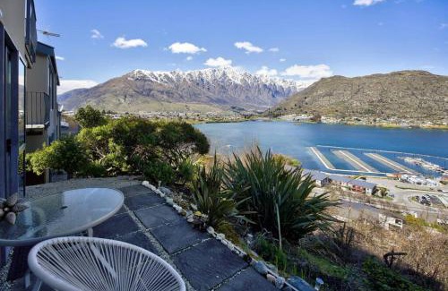 Frankton Apartment | Remarkable Views 3 bedroom - lake & mountain views